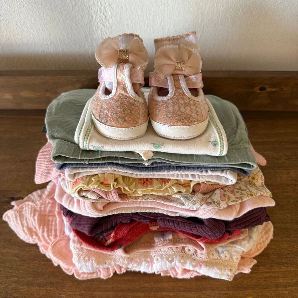 Lot of 15+ Baby Girl Clothing 0-3 Months Bundle Bodysuits Outfits Shoes Mixed 01